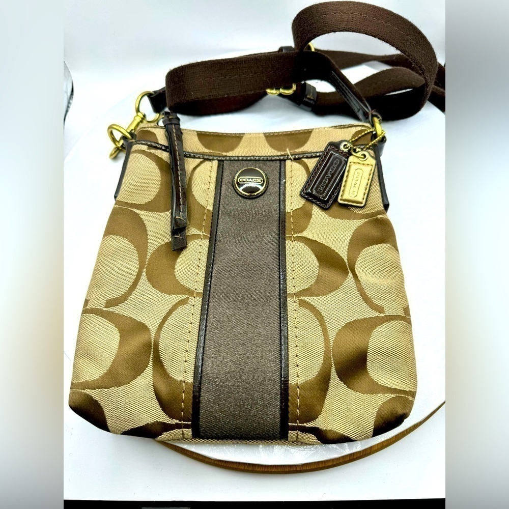Coach Signature Brown Crossbody Swingpack Messenger Purse Canvas Lightweight Zip